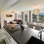 Prázdninový dům H19 - Modernes 145qm, 3sz, Wellnessbereich Mit Sauna Und Dachterrasse Mit Panoramablick, Kuehlen Und Heizen Mit Geothermie Fügen