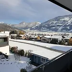 H19 - Modernes 145qm, 3sz, Wellnessbereich Mit Sauna Und Dachterrasse Mit Panoramablick, Kuehlen Und Heizen Mit Geothermie Prázdninový dům