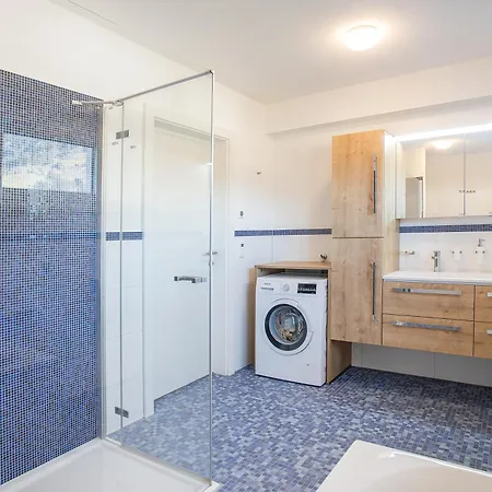 H19 - Modernes 145qm, 3sz, Wellnessbereich Mit Sauna Und Dachterrasse Mit Panoramablick, Kuehlen Und Heizen Mit Geothermie 菲根