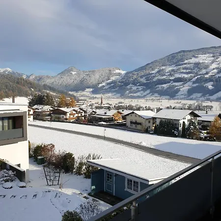 H19 - Modernes 145qm, 3sz, Wellnessbereich Mit Sauna Und Dachterrasse Mit Panoramablick, Kuehlen Und Heizen Mit Geothermie Hébergement de vacances
