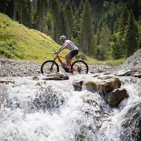 H19 - Modernes 145qm, 3sz, Wellnessbereich Mit Sauna Und Dachterrasse Mit Panoramablick, Kuehlen Und Heizen Mit Geothermie 펜션 푸겐