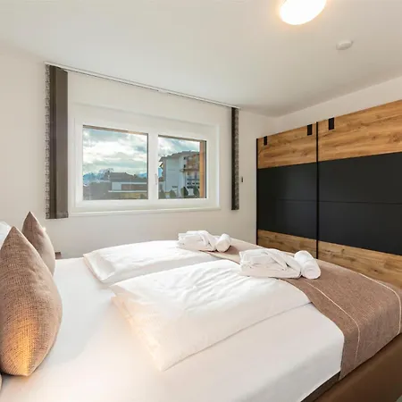 H19 - Modernes 145qm, 3sz, Wellnessbereich Mit Sauna Und Dachterrasse Mit Panoramablick, Kuehlen Und Heizen Mit Geothermie Сasa de vacaciones Fügen