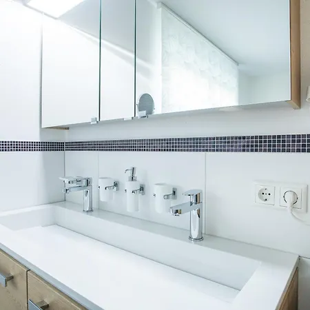 Semesterbostad H19 - Modernes 145qm, 3sz, Wellnessbereich Mit Sauna Und Dachterrasse Mit Panoramablick, Kuehlen Und Heizen Mit Geothermie