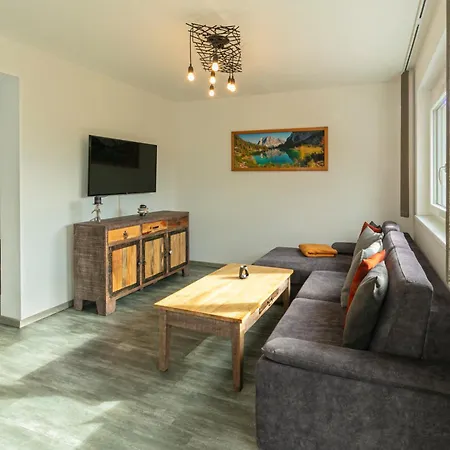 H19 - Modernes 145qm, 3sz, Wellnessbereich Mit Sauna Und Dachterrasse Mit Panoramablick, Kuehlen Und Heizen Mit Geothermie Semesterbostad Fügen